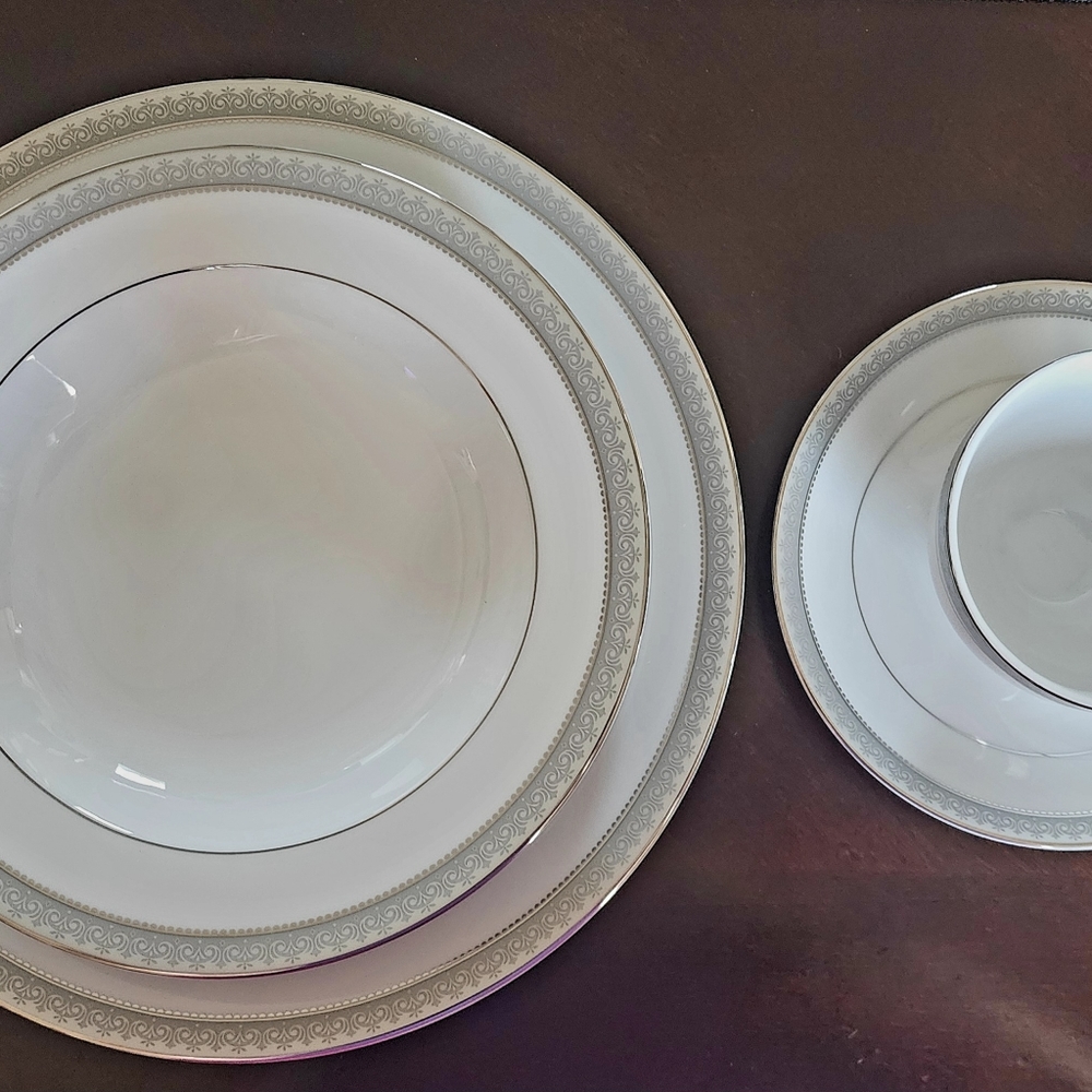 Mikasa Platinum Crown 5-Piece Place Setting 30-Piece Set